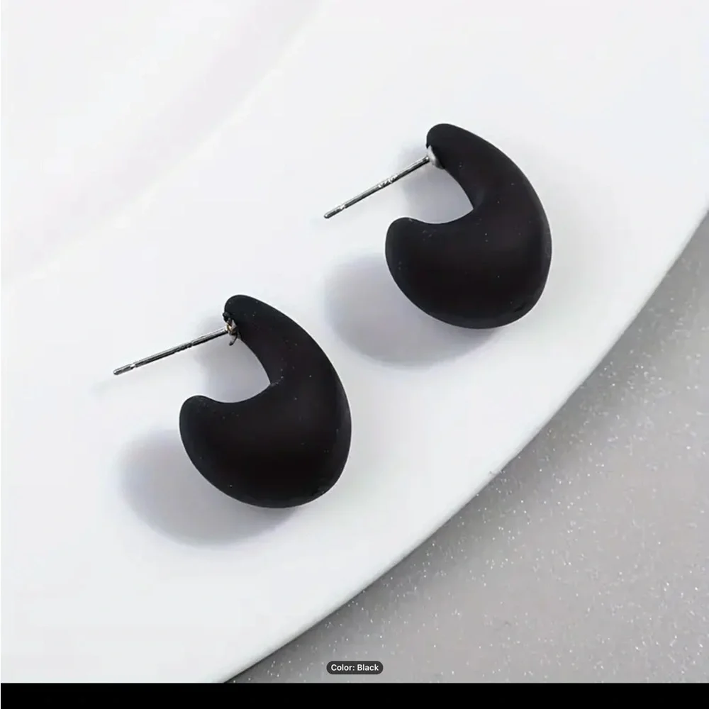 Earrings - Picture 4 of 10